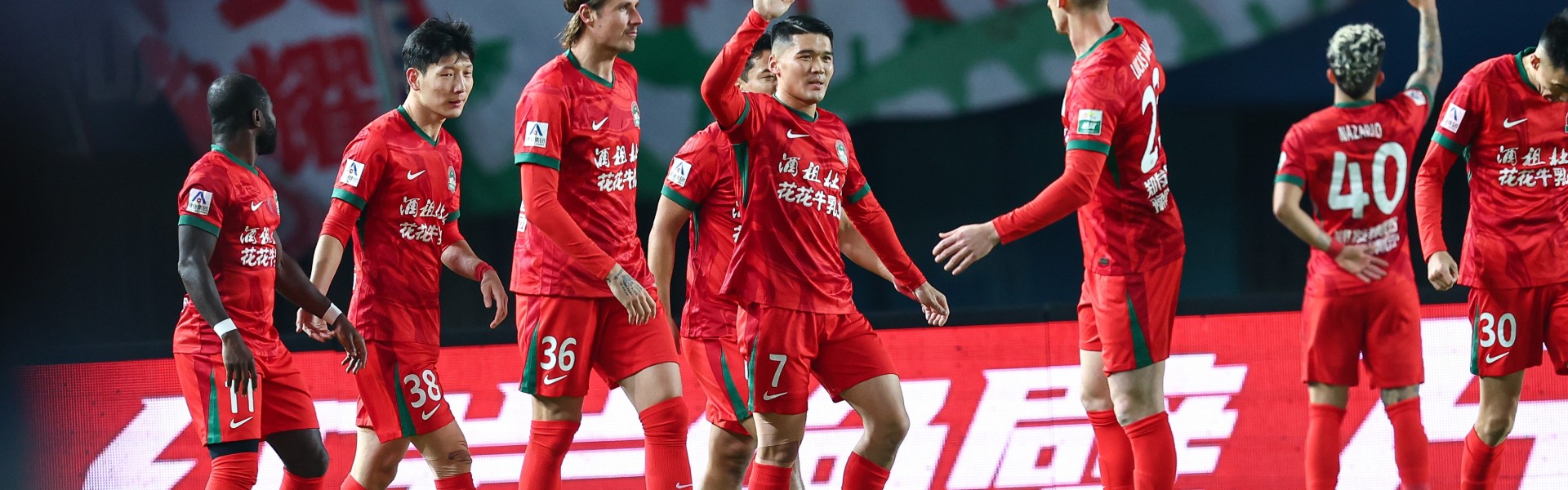 Jiuyou-足球报：河南队新外援边锋落地昆明，尹聪耀、阿布拉汗已签约