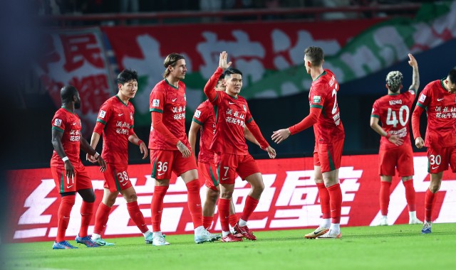 Jiuyou-足球报：河南队新外援边锋落地昆明，尹聪耀、阿布拉汗已签约